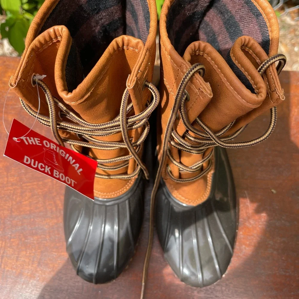 NWT The Original Duck Boot, size 6 - Picture 4 of 7